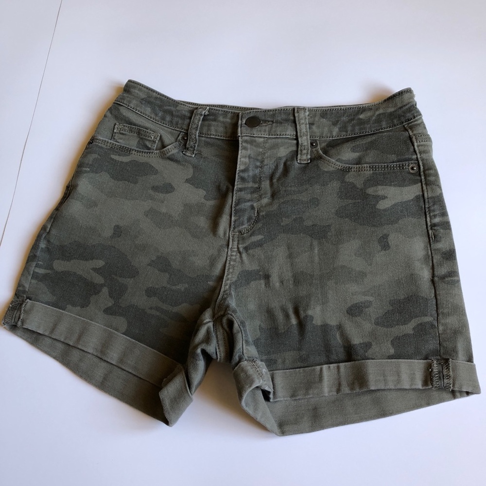 UNIVERSAL THREAD High Rise MIDI Shorts Camo